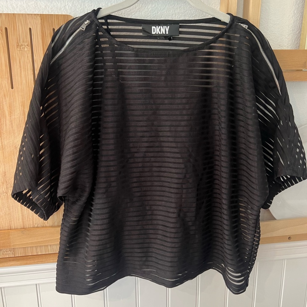 DKNY top